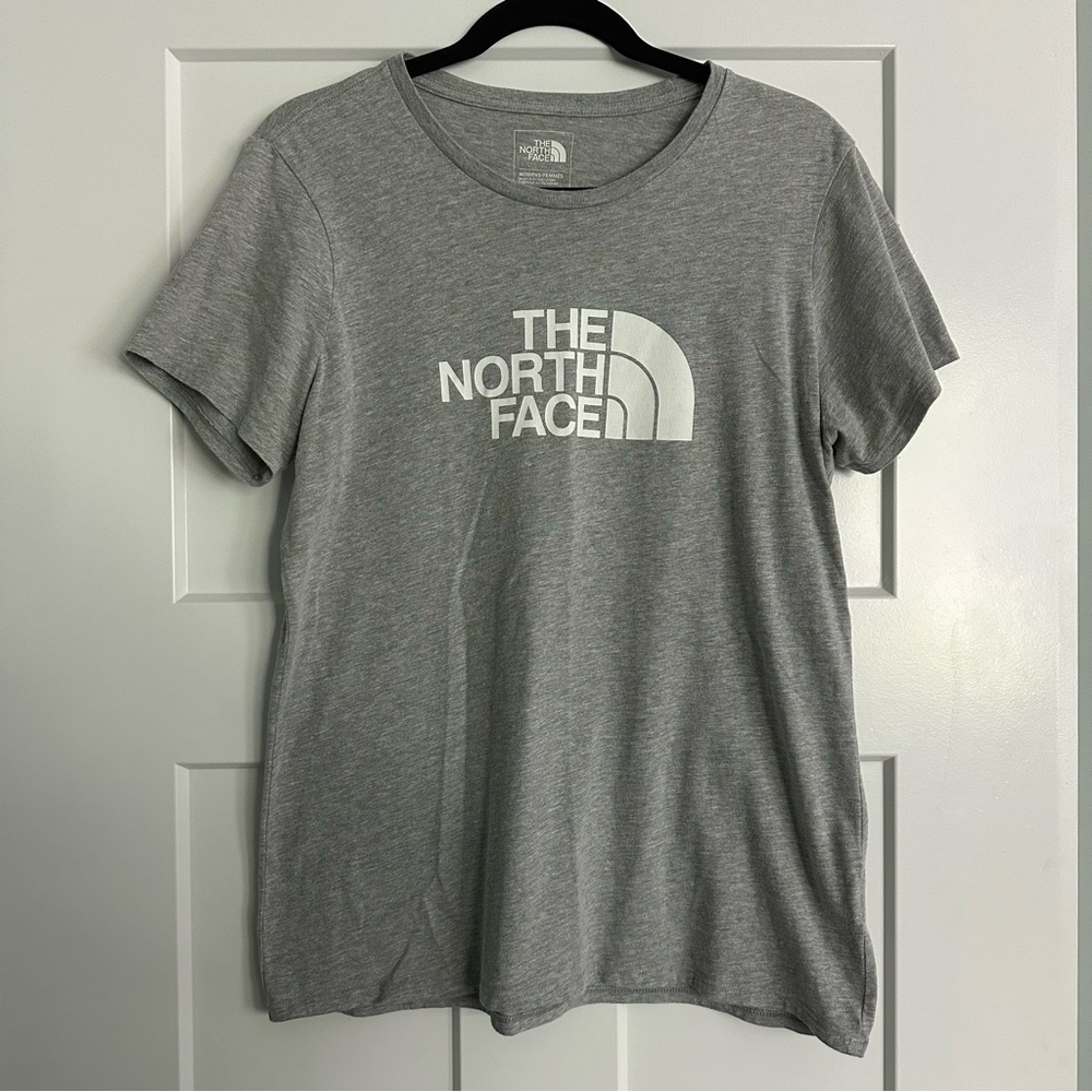 The North Face Women’s Gray T-Shirt Size L; Excellent Condition